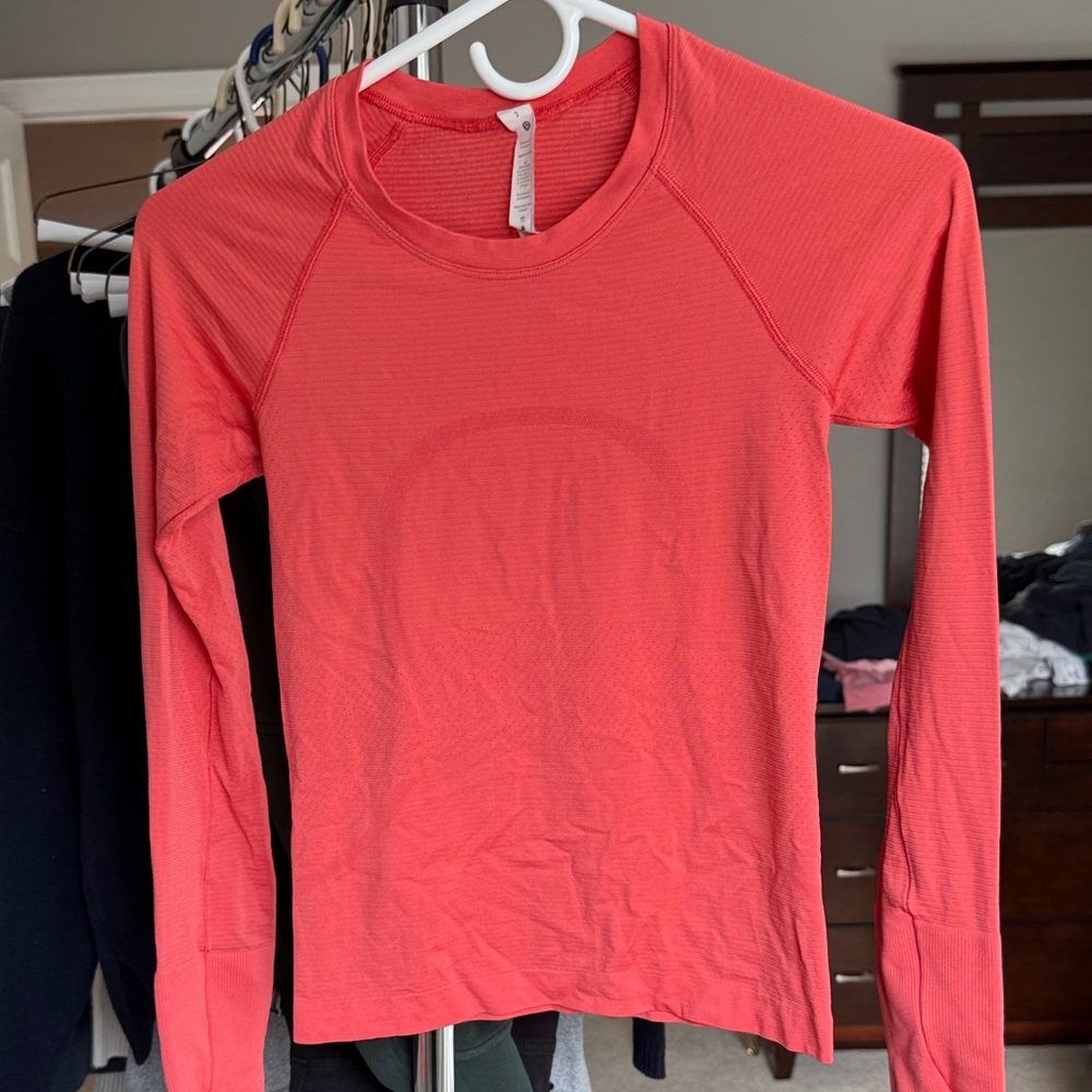 Lululemon Women's Coral Long Sleeve drift Top